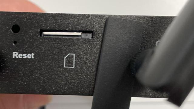 D-Link DWM-311 4G  SIM Card Slot