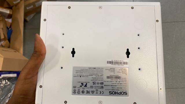 XGS 107w SOPHOS BOTTOM